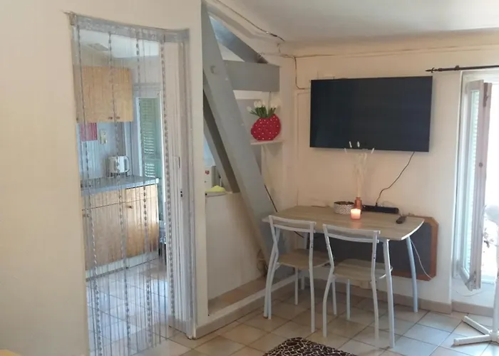 Appartement 1 Piece A Deux Pas De La Plage Et A 10Min Du Centre Ville Et La Gare 15 Minutes De L\'Aeroport